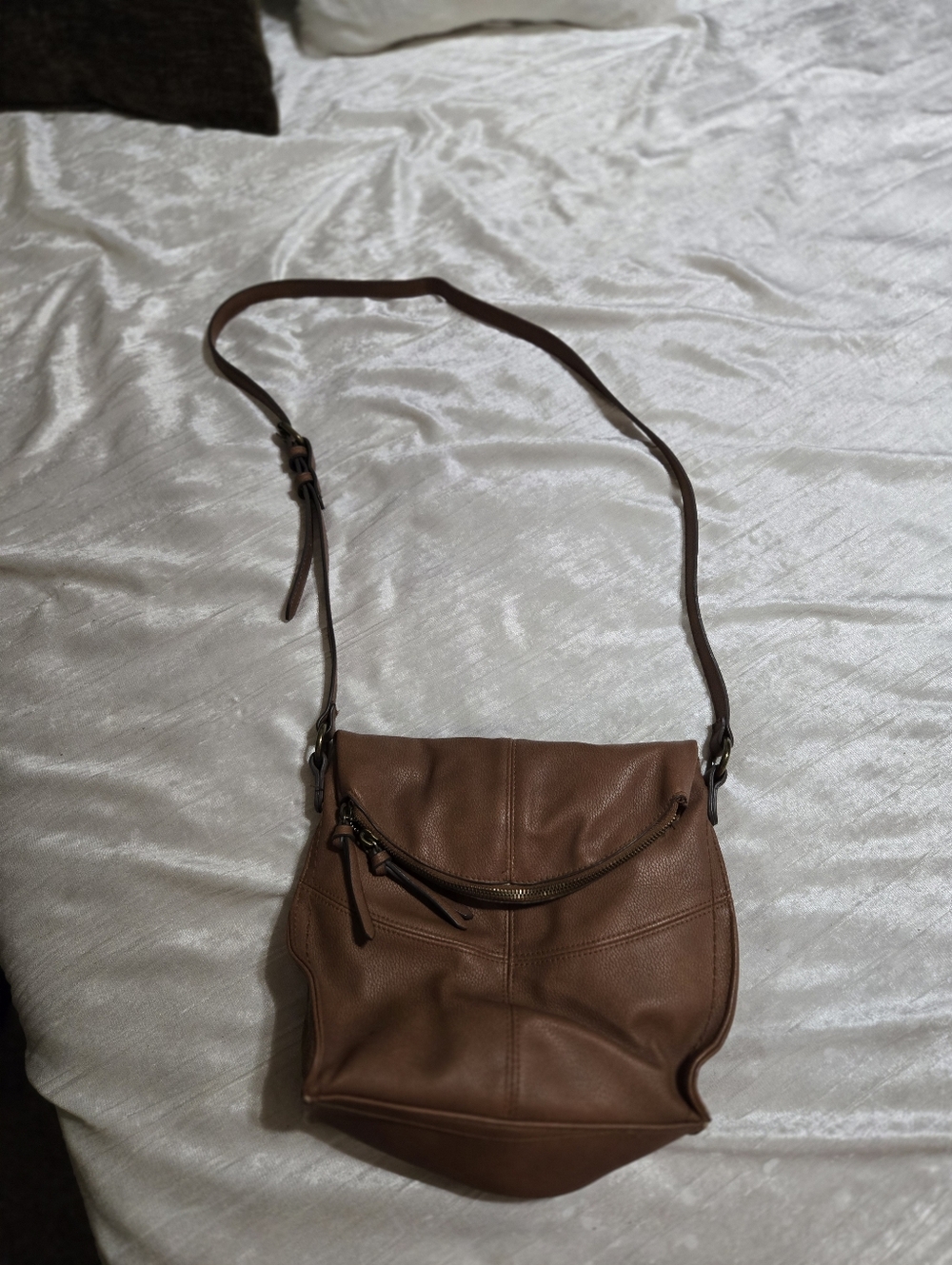 Everyday Faux Leather Crossbody Bag in Brown EUC - Picture 2 of 7